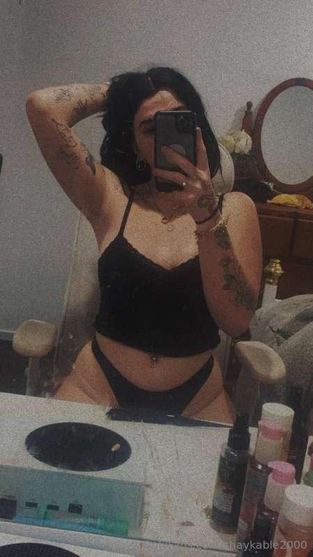 i'm a shy girl with naughty thoughts🤭xx