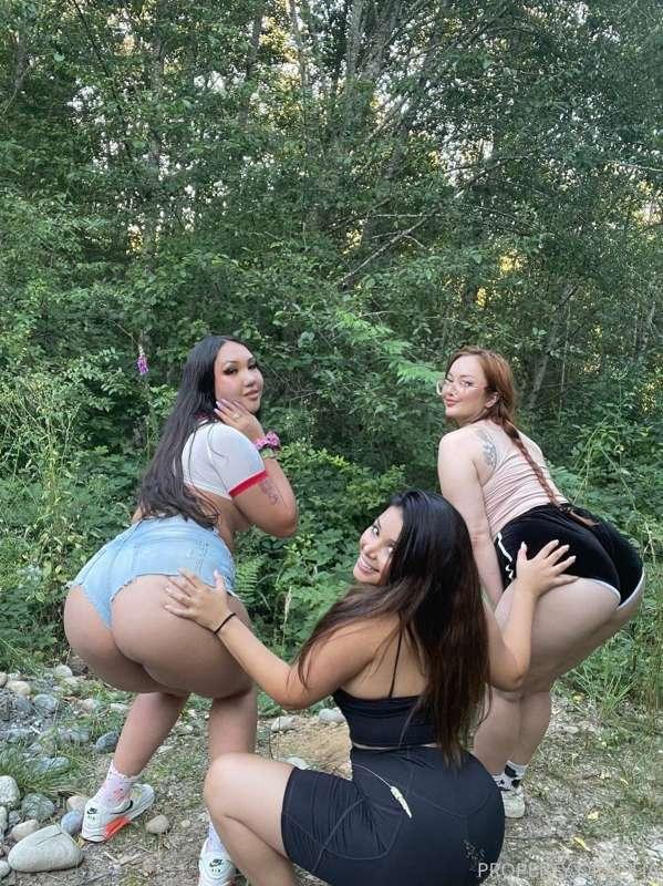 I had my first ever threesome!!! 
Going forward I really can..