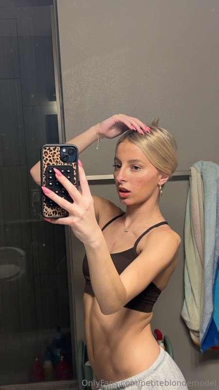 petiteblondemodel main image