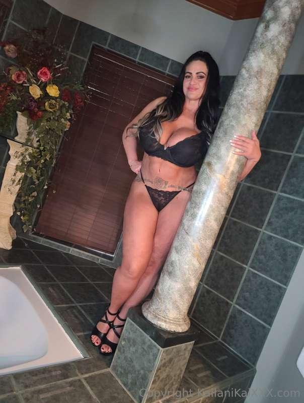 legs so thick like this pillar