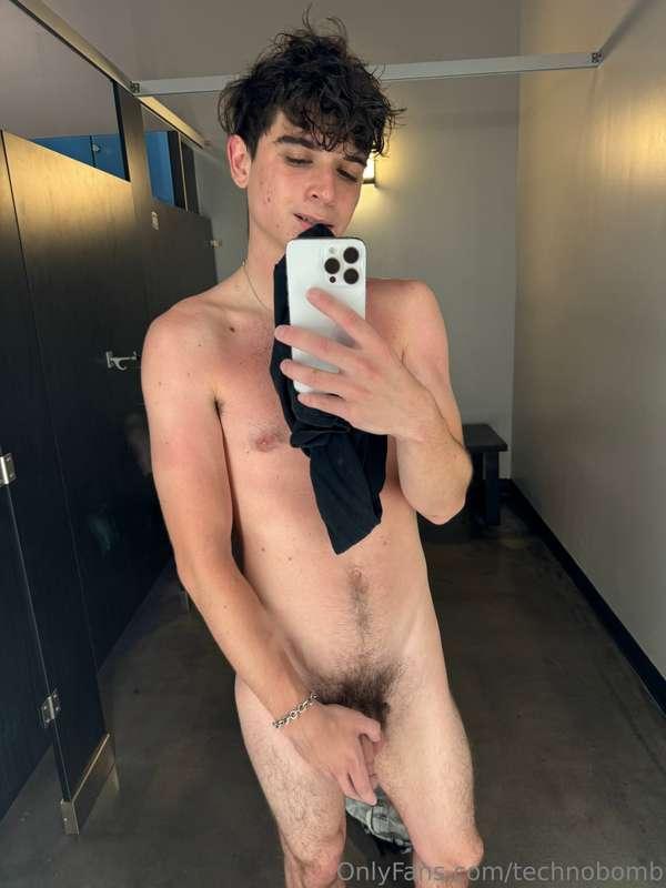 Yes I know I have no ass but I also don’t mind