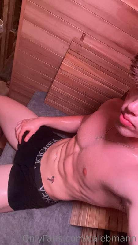the sauna always makes me low key horny...🥵