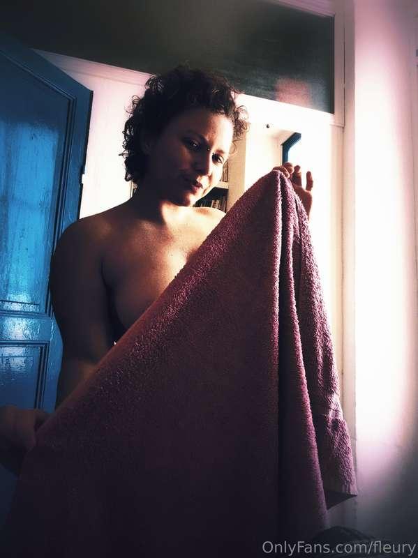 Je vous invite dans ma salle de bain, tout juste après la do..