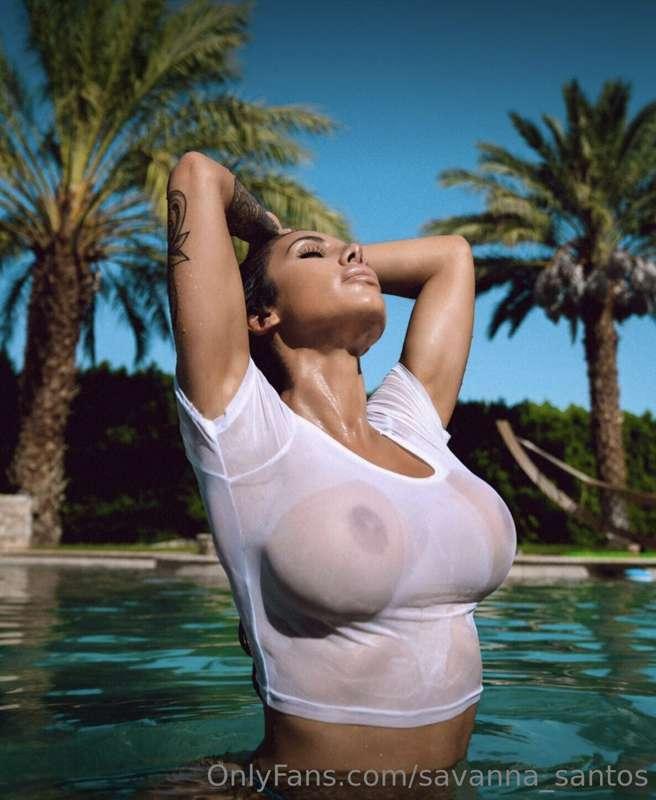 Soaking up the sun and radiating pure energy☀️