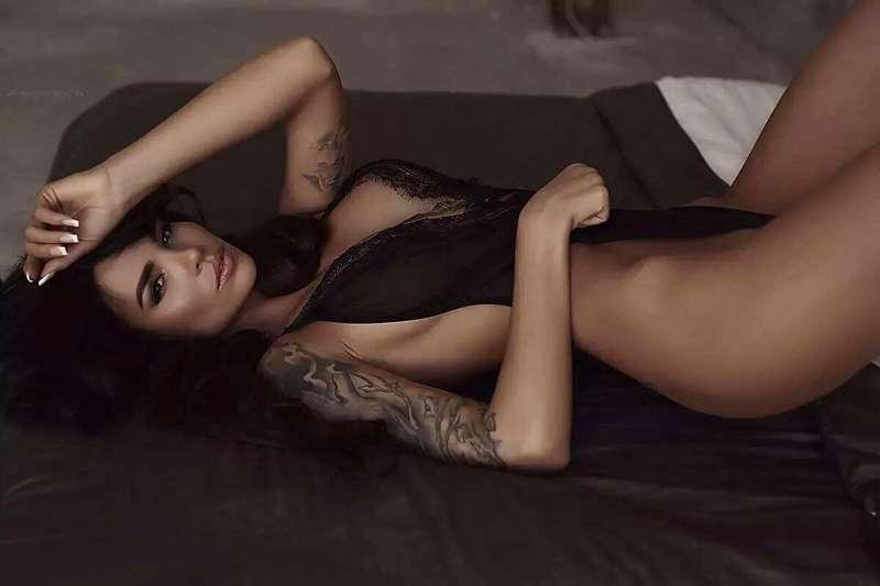 I'm such a passionate and hot kitty today .... help me relax..