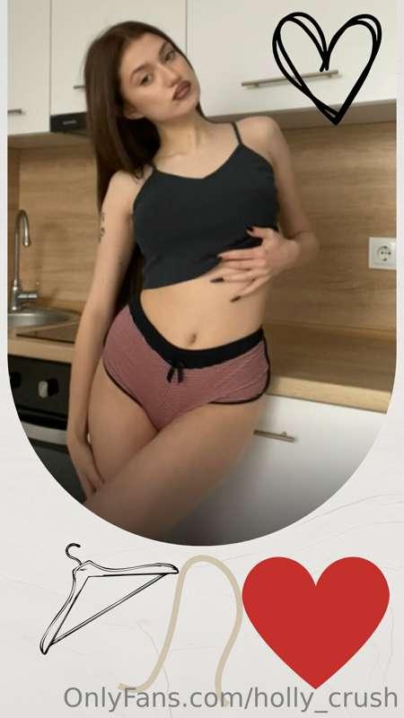 #HollyCrush👀👀👀What clothes do you wear at home?💖💖💖