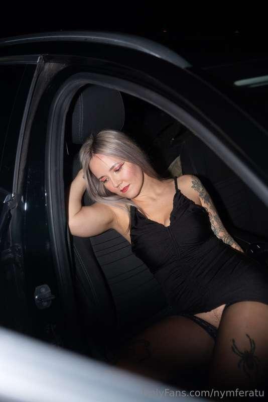 Lähtisitkö mun kaa yöajelulle?Would you go on a night ride w..