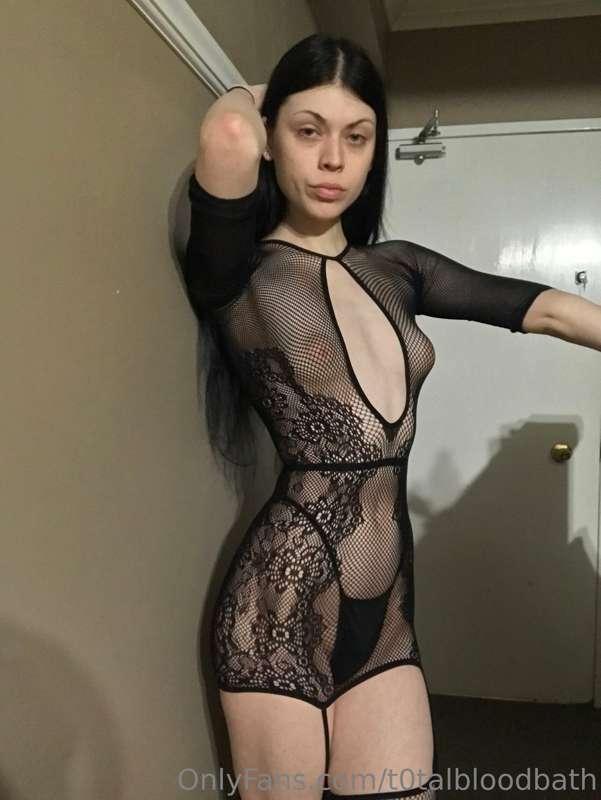 could i be your fishnet queen?