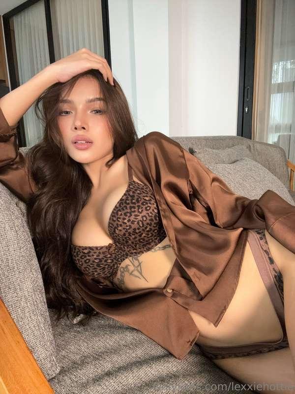 Where do you want to kiss me first tonight 😘