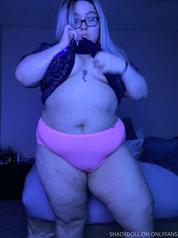 Pink undies 😏👅 somebody tongue my asshole 😳
