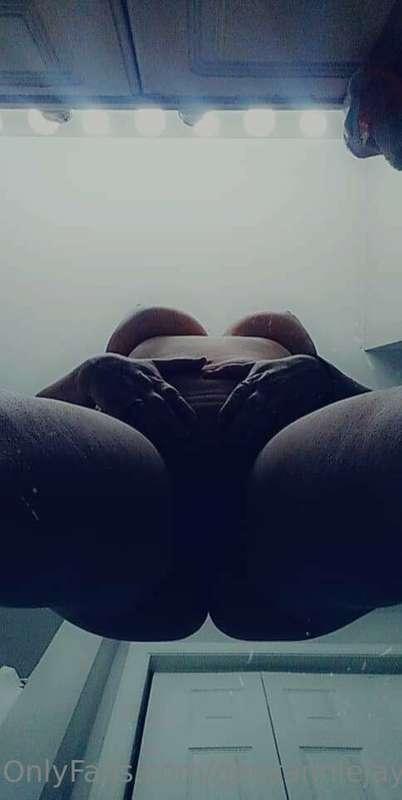 Right before I take a ride on your face 😈💋