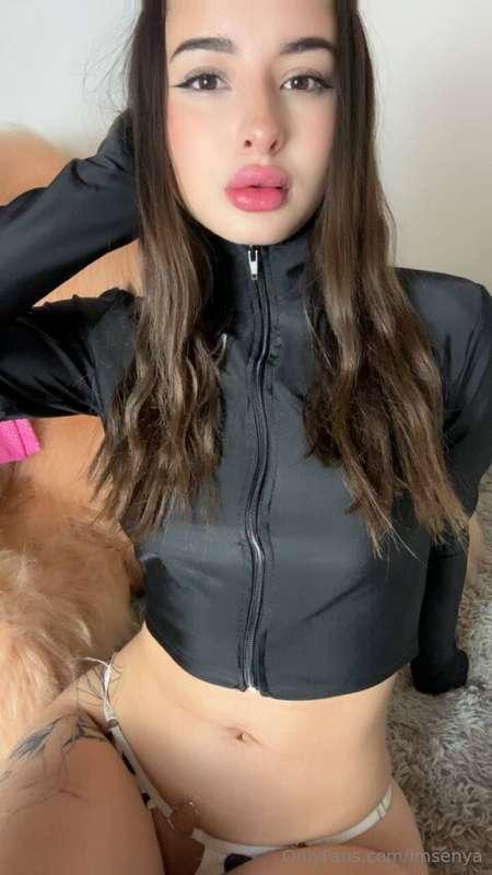 Ne regarde pas trop longtemps… ou viens voir de plus près 😏