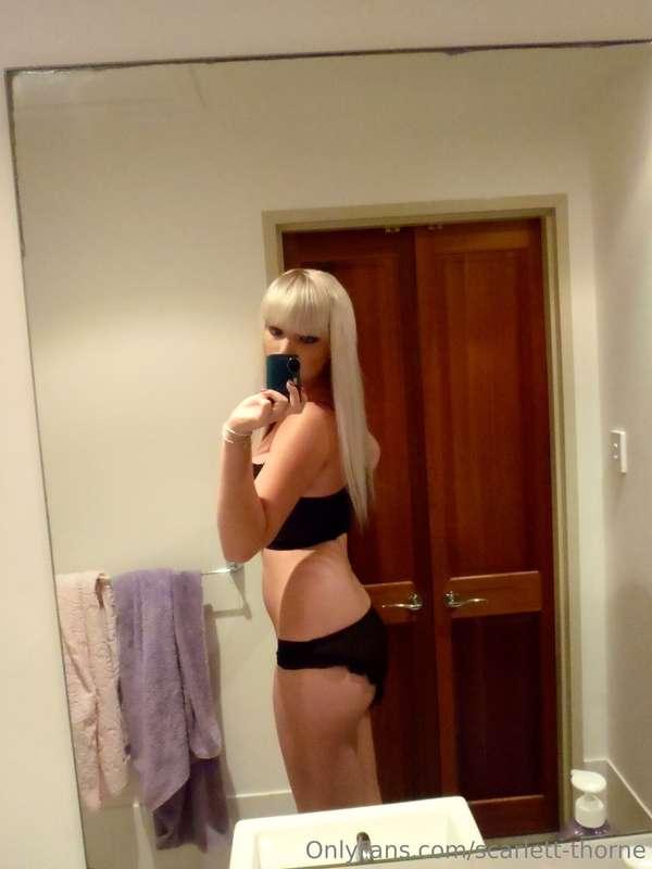 Baby Scarlett, I think I was 19 here!