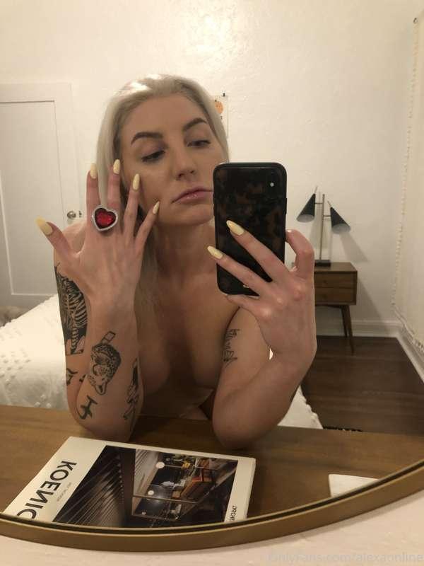 showing off my beautiful new butt plug what do yall think? s..