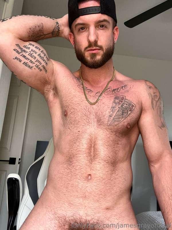 Get on your knees and suck this cock🥵