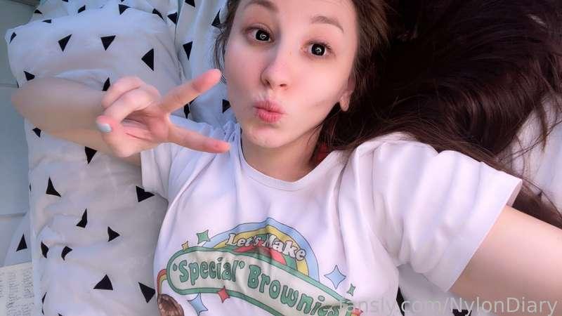 Happy Friday! Today is a free rate day! Subscribe to receive my honest opinion for free or leave a tip 📣🤭🤩😭 

Usual price: 
$8 text rate
$20 video rate (lingerie)
$30 video rate (nude)
$20 funny Snap mask rate

#dickrate #freerate #brunette #selfie #tease #fyp #amature #petite #fetish #custom