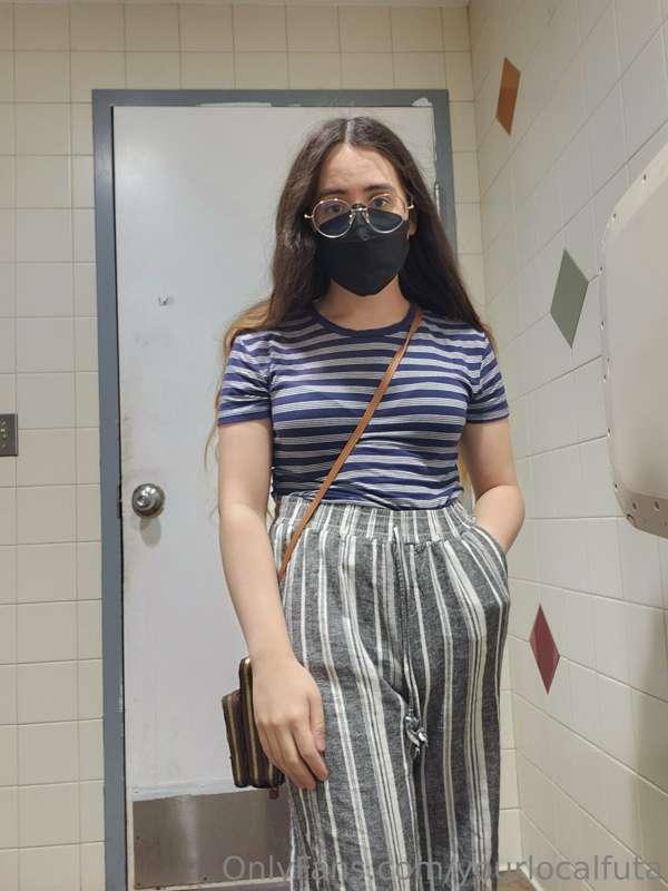 of doesnt like these photos LMAO
