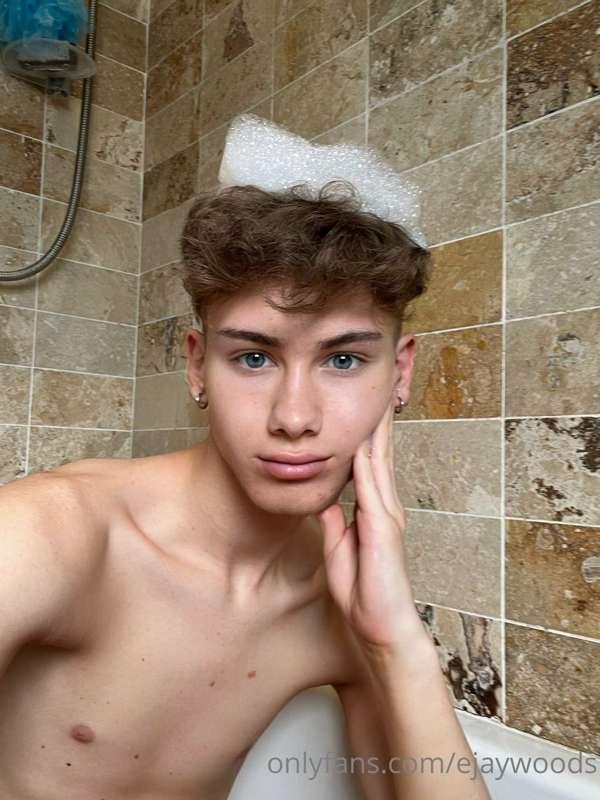 Happy Coronation Day! 👑 Do you like my crown? 😜 have a great..