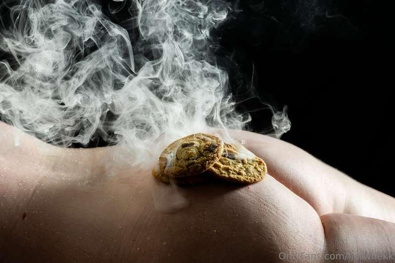 More of the professional photos. Wound you eat these cookies..