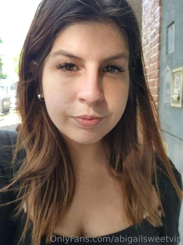 Selfie time. Look at my face❤️‍🔥 would u like to cum here?