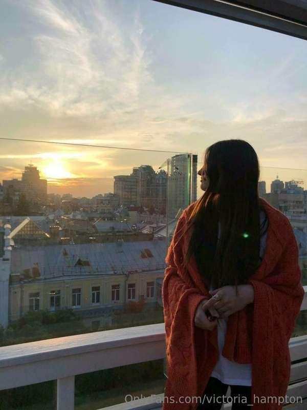 I'm enjoying a gorgeous evening sunset. It's very rare to ha..