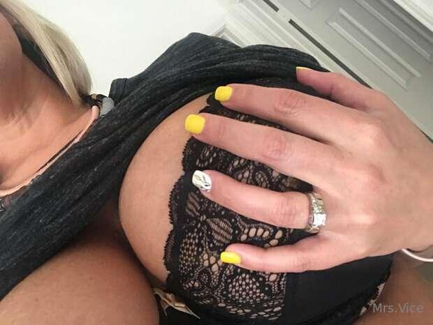 A couple of throwback titty Tuesday pics for those of you wh..