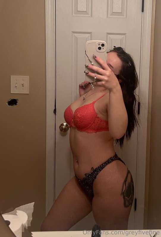 Swipe to undress me 😗😗