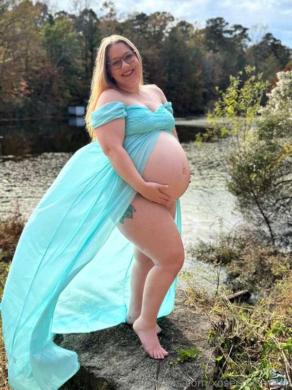 I had some maternity pics taken by @mrscottx i have more to ..