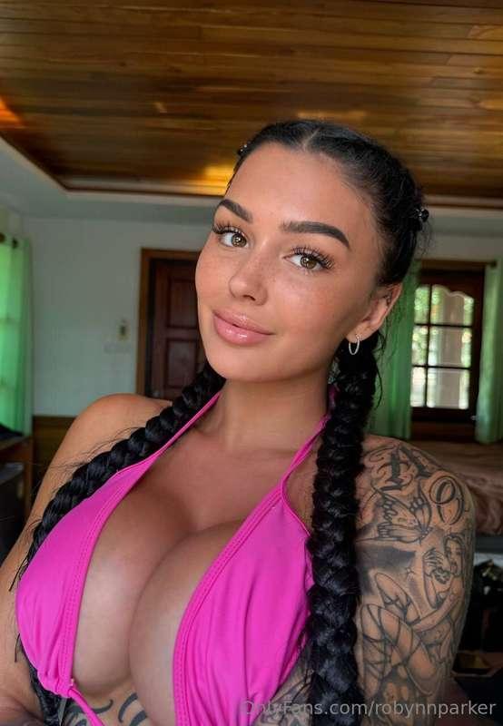 woww 🤤  @heyylena has her VIP FREE for the next 50 subs!! 🔞