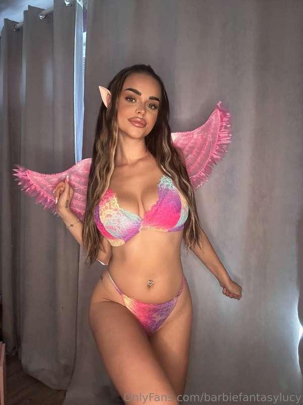 This fairy is looking for her wand, wil you help her to find..