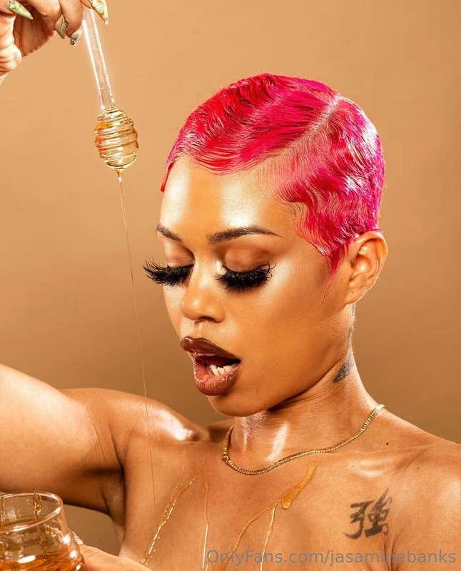I’m pouring honey on you goat 🍯