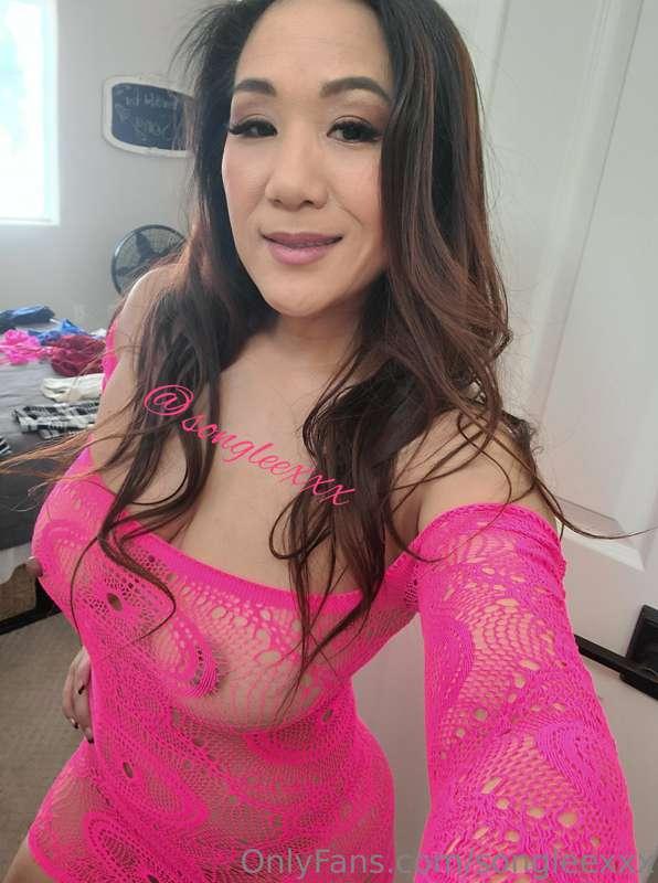 Does hot pink look good on me?