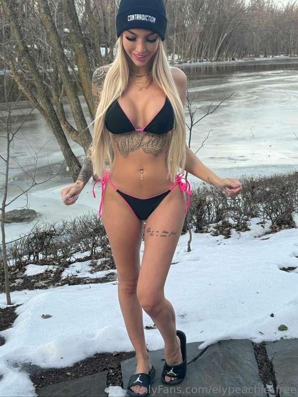 @elypeachie 🥶❄️