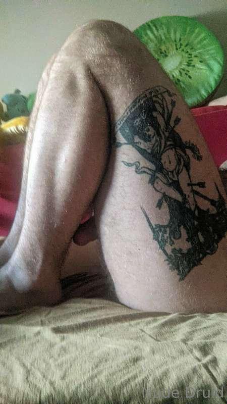 A bit of calf porn with someone hiding.
