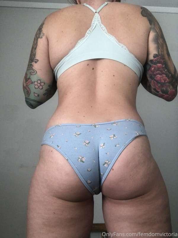 Skimpy sexy pyjamas 🍑