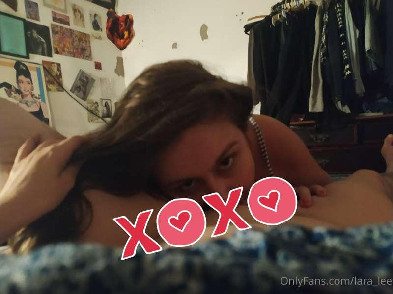 It's the middle of the night and I'm hungry for pussy, so i ..