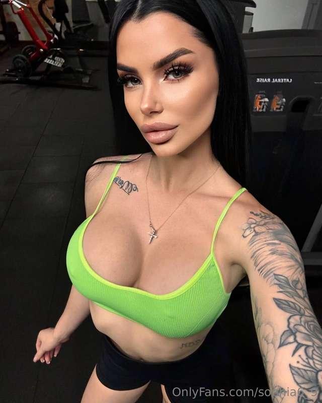Just a little glow-up moment 💚Green never looked so good — s..