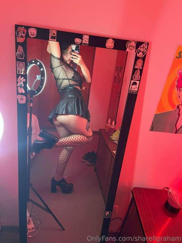 spoiling you today with some nice 🍑 swipe left to claim your..