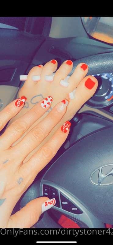 I want my nails done again! Cute like this!!! ANY TIPPERS? Y..