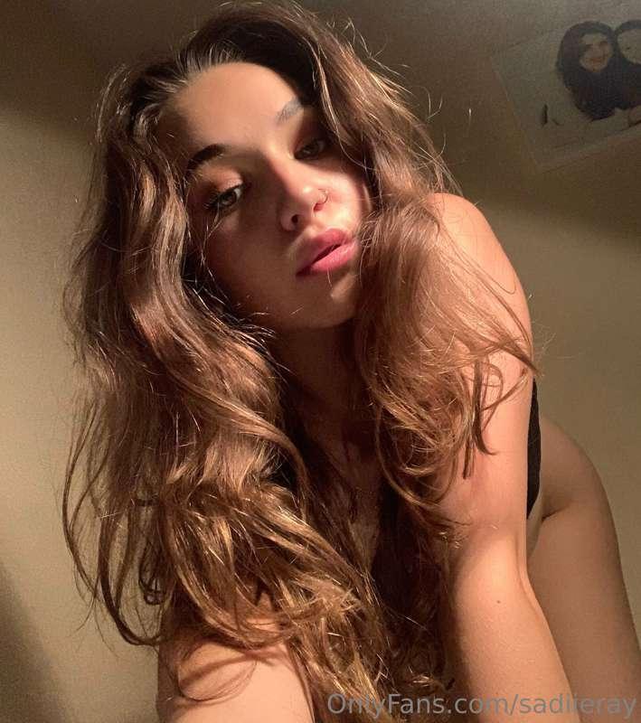 Hey daddy, I'm feeling naughty rn, dm and let's have fun