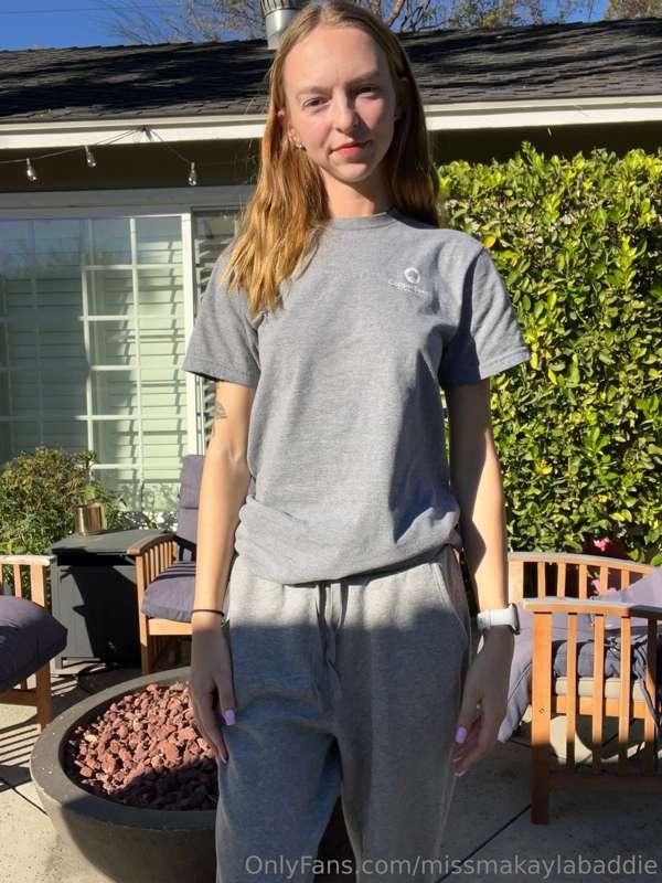 Bad lighting but comfy clothes are on☺️