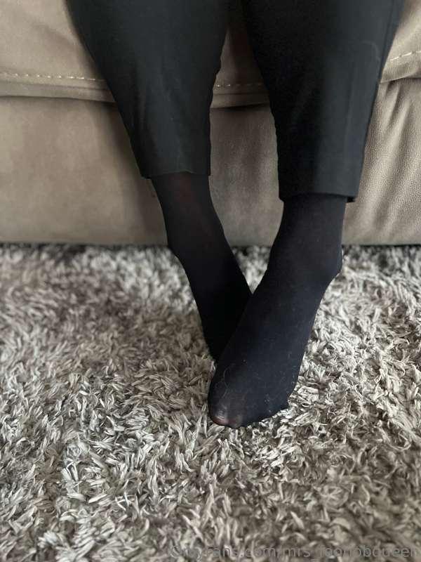 mrs_footjobqueen image #4
