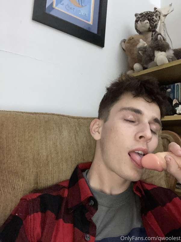 My first dildo arrived in the mail today! What should I do w..