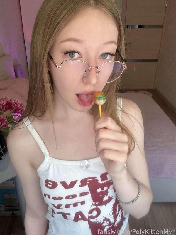 I’m here to make every inch of your imagination run wild—are you ready to explore? 😘😇


#18 #schoolgirl #teengirl #socks #feets #feetfetish #titts #smalltits #nipples #teenass