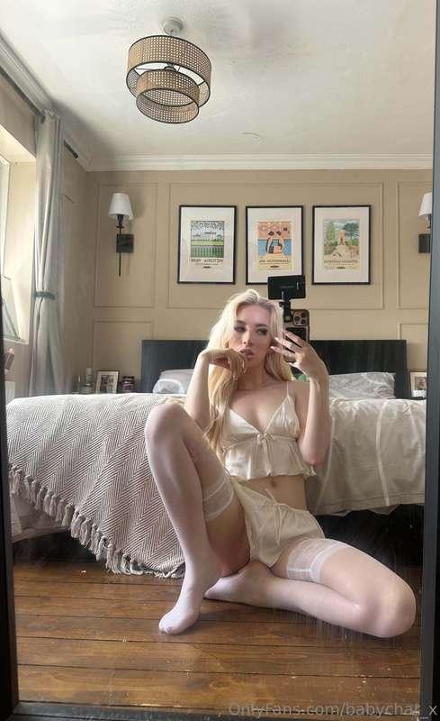 I know what you're imagining between these stockings 👅