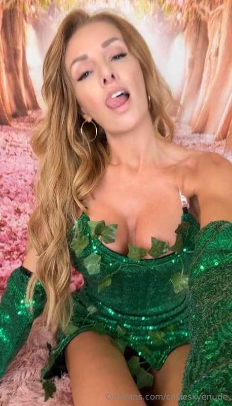 I heard you like girls with big titties... should I spoil yo..
