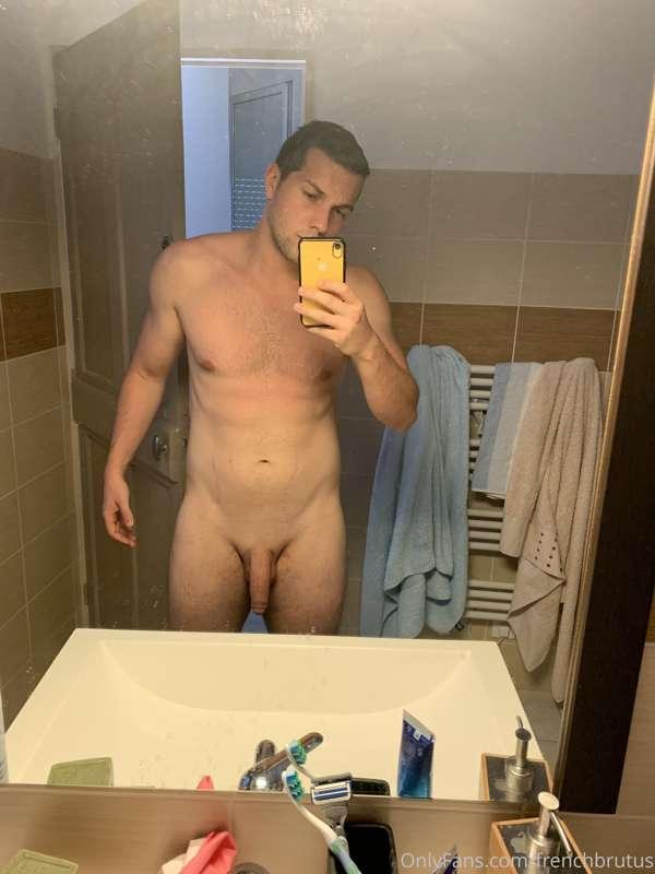 The mirror and lighting in my new bathroom is nice !