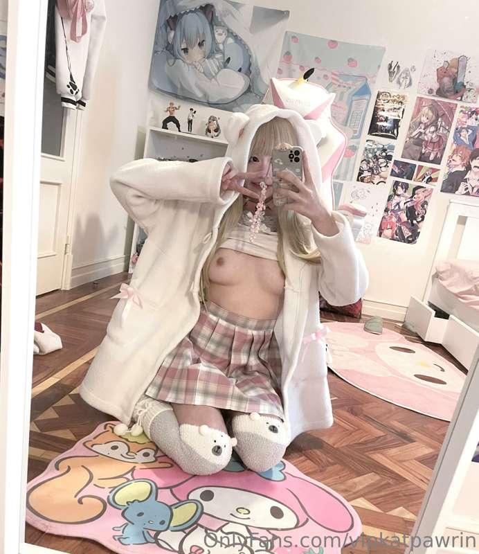are you cold?? 🤍🎀🍓 come here for some cuddles <3