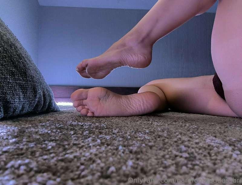 I know I said you should say goodbye to naked feet , but her..