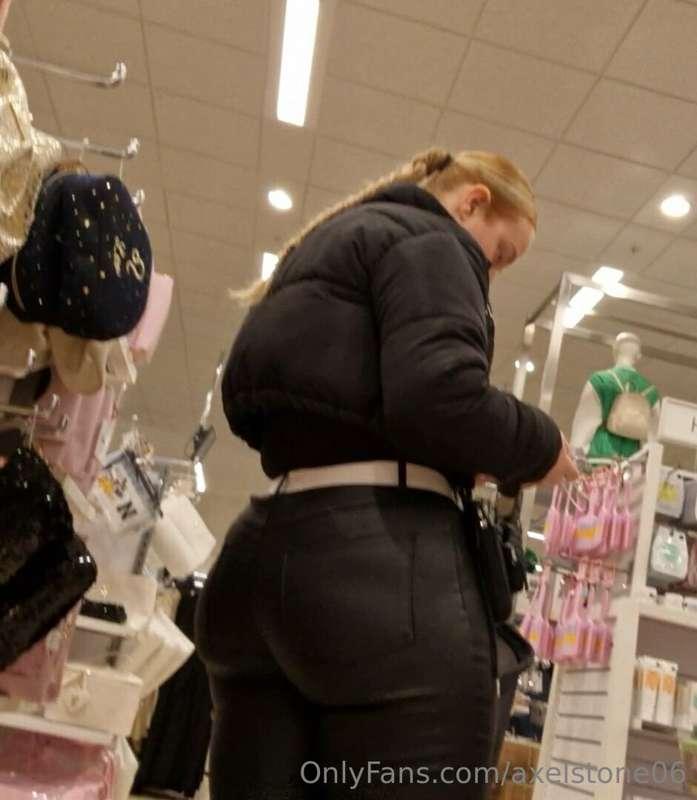 Thicc ass in leather 😍